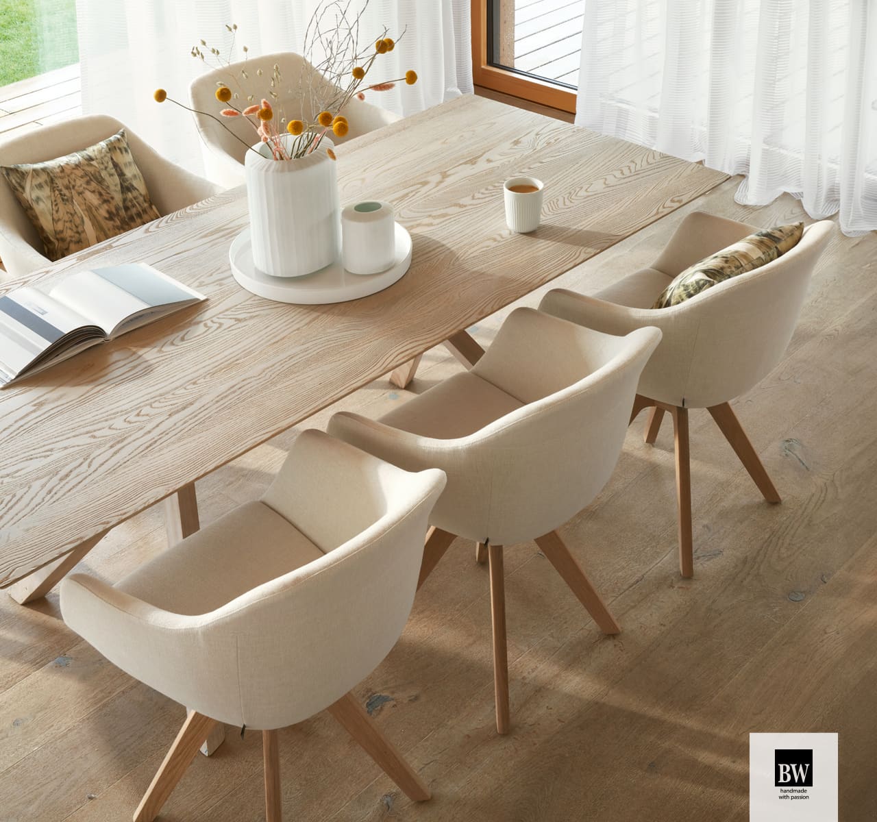 Cara Chair with armrests BW 165
